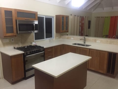 Exclusive Villa, 3 Bedrooms, 2 Bathrooms, Mountain View | Private kitchen | Full-size fridge, microwave, oven, stovetop