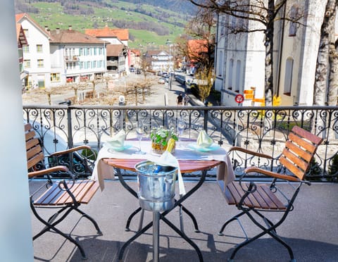 Breakfast, lunch, dinner served; local and international cuisine 