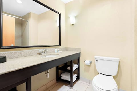 Combined shower/tub, deep soaking tub, free toiletries, hair dryer