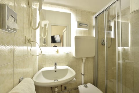 Economy Double Room Single Use | Bathroom | Shower, free toiletries, hair dryer, towels