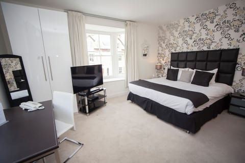 Deluxe Double Room | Egyptian cotton sheets, premium bedding, desk, laptop workspace