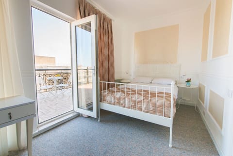 Panoramic Double Room, Balcony, Sea View | 1 bedroom, premium bedding, minibar, in-room safe