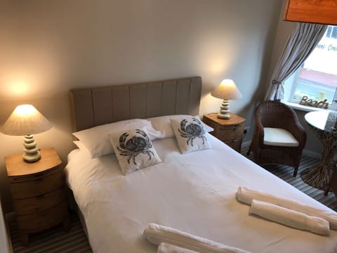 Double Room, 1 King Bed | Premium bedding, individually furnished, desk, free WiFi