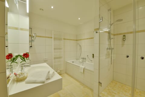 Superior Double Room | Bathroom | Free toiletries, hair dryer, slippers, towels