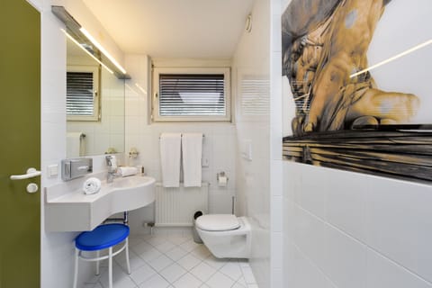 Comfort Double Room, Balcony | Bathroom | Free toiletries, hair dryer, towels