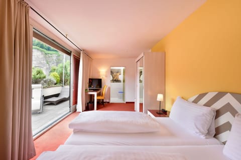 Comfort Double Room, Balcony | In-room safe, desk, free WiFi, bed sheets