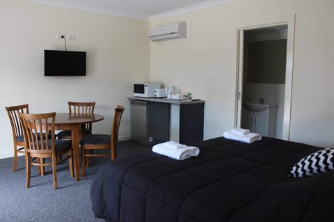 Family Room  | Iron/ironing board, free WiFi, bed sheets