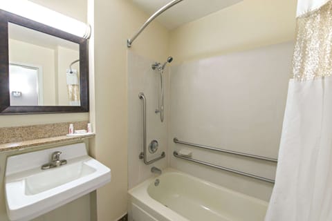 Room, 1 King Bed, Accessible, Non Smoking (Mobility) | Bathroom | Hair dryer, towels