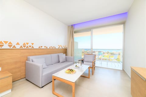 Junior Penthouse, Sea View | Soundproofing, iron/ironing board, free WiFi, bed sheets