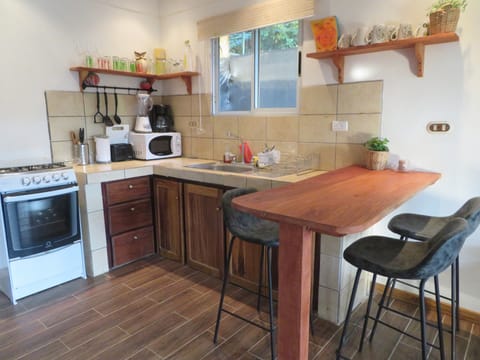 House, 3 Bedrooms, Garden View | Private kitchen | Fridge, microwave, oven, stovetop