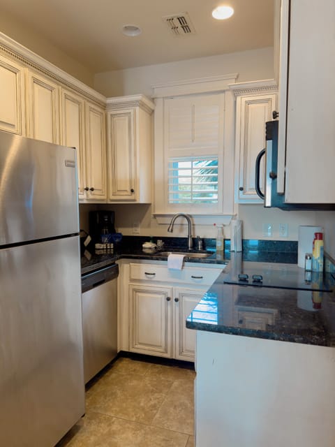 Premium Villa, 2 Queen Beds, Ocean View | Private kitchenette | Fridge, microwave, stovetop, dishwasher