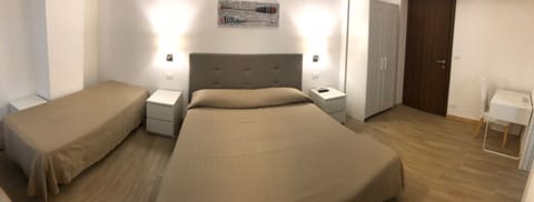 Standard Triple Room | In-room safe, desk, soundproofing, free WiFi