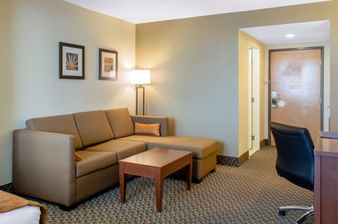 Suite, 1 King Bed, Non Smoking | In-room safe, desk, iron/ironing board, cribs/infant beds