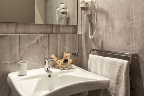 Junior Suite, 1 Bedroom, Accessible | Bathroom | Shower, rainfall showerhead, designer toiletries, hair dryer