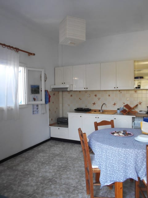 Apartment, 1 Bedroom (2 Adults) | In-room dining