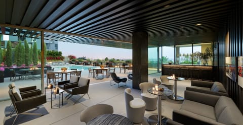 Outdoor pool, free cabanas, pool umbrellas