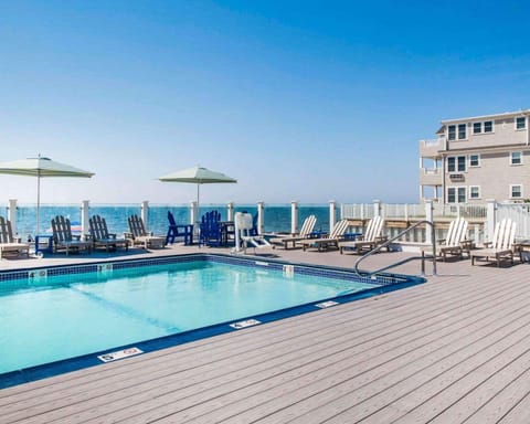 Indoor pool, seasonal outdoor pool, sun loungers