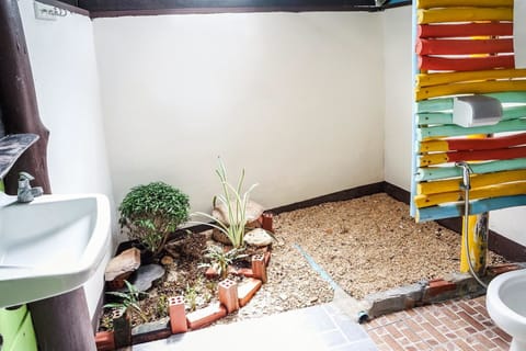 Bungalow #1 - 1st Floor | Bathroom | Shower, towels, soap, shampoo