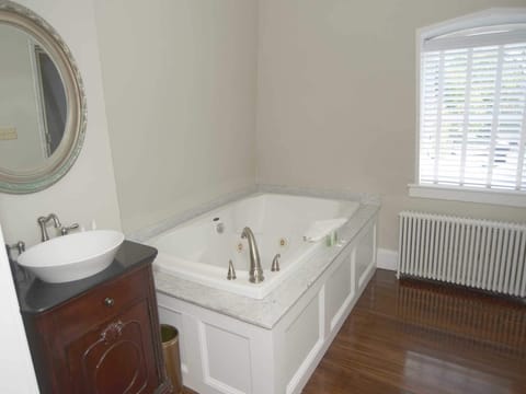 Suite, Private Bathroom (Two Bedroom Suite) | Bathroom | Free toiletries, hair dryer, towels