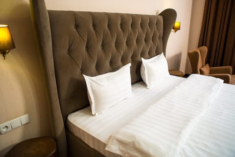 Deluxe Double Room | Premium bedding, minibar, in-room safe, desk