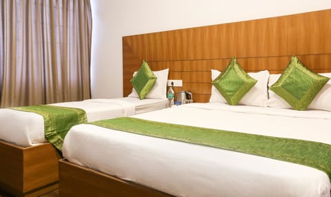 Premium Room | Desk, iron/ironing board, free WiFi, bed sheets