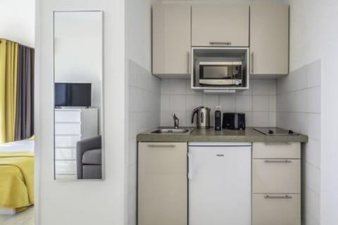 Studio, Sea View | Private kitchen | Fridge, microwave, stovetop, dishwasher