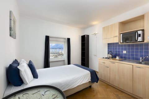 Classic Single Room, 1 Twin Bed, Lake View | 1 bedroom, hypo-allergenic bedding, in-room safe, blackout drapes