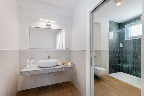 Panoramic Suite | Minibar, in-room safe, desk, free WiFi