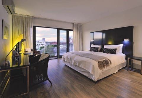 Deluxe Double Room, Sea Facing (ART) | Hypo-allergenic bedding, minibar, in-room safe, desk