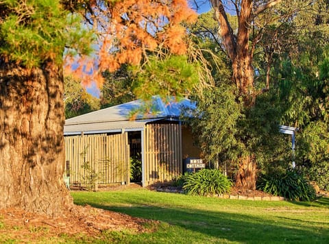 Traditional Cottage, 1 Queen Bed | Garden view