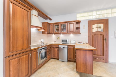 Apartment, 2 Bedrooms, Fireplace (z balkonem i garażem) | Private kitchenette | Fridge, microwave, stovetop, dishwasher