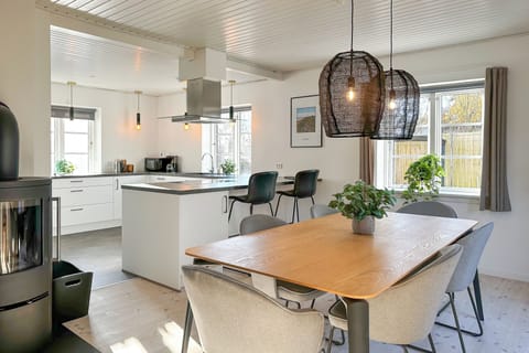 Luxury Cottage | Private kitchen | Fridge, oven, stovetop, electric kettle