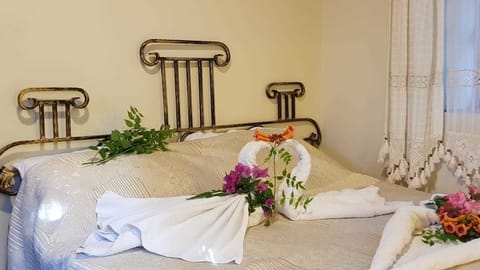 Standard Double Room Single Use | Desk, soundproofing, free cribs/infant beds, free WiFi