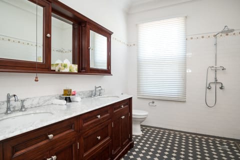 Ruby Suite | Bathroom | Shower, free toiletries, hair dryer, towels