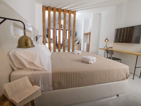 Suite, Jetted Tub | Premium bedding, down comforters, in-room safe, desk