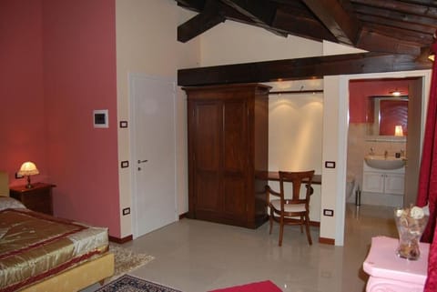 Egyptian cotton sheets, premium bedding, down comforters, pillowtop beds