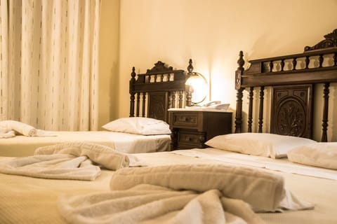 Triple Room | Minibar, in-room safe, desk, iron/ironing board