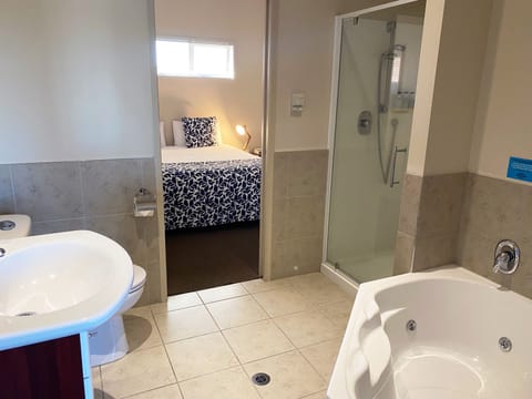 Standard Suite, 1 Bedroom, Jetted Tub | Bathroom | Eco-friendly toiletries, hair dryer, towels