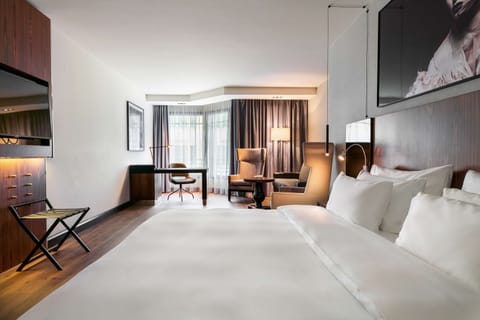 Junior Suite | Premium bedding, minibar, in-room safe, desk