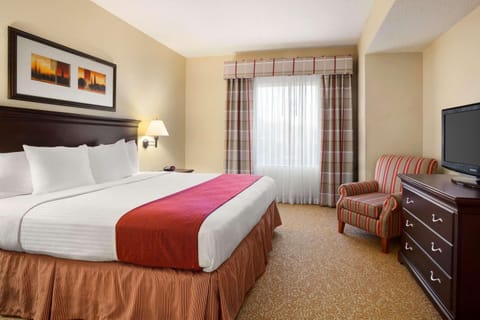 Suite, 1 Bedroom, Non Smoking | Premium bedding, desk, blackout drapes, iron/ironing board