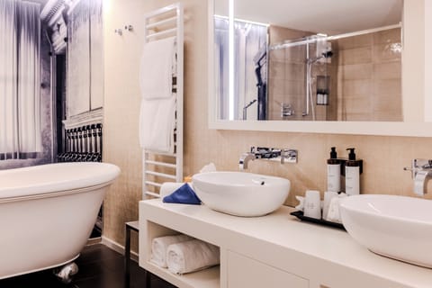 Suite (free standing tub) | Bathroom | Free toiletries, hair dryer, bathrobes, slippers
