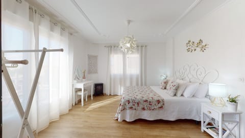 Family Apartment | Premium bedding, individually decorated, individually furnished