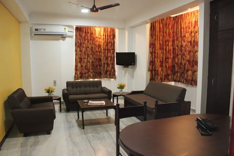 Deluxe Double or Twin Room, 1 Twin Bed, Smoking, City View | Living area | 32-inch LED TV with cable channels, TV