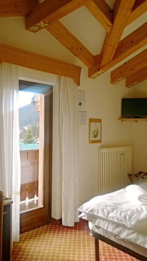 Double or Twin Room | In-room safe, free WiFi