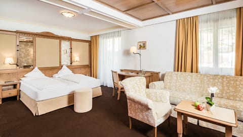 Junior Suite (Junior Suite Selva) | Down comforters, minibar, in-room safe, desk