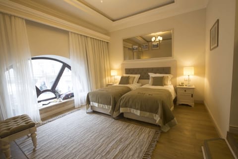 Deluxe Room, City View | Premium bedding, pillowtop beds, minibar, in-room safe