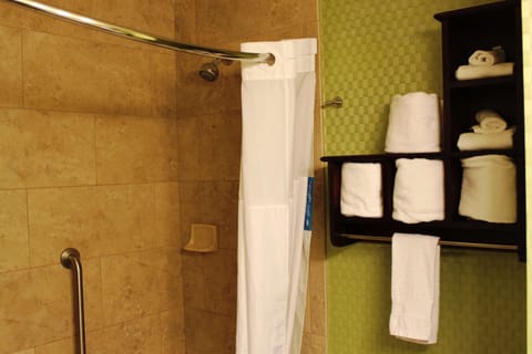 Two double beds non smoking | Bathroom shower