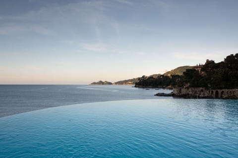 Outdoor pool, pool umbrellas, sun loungers