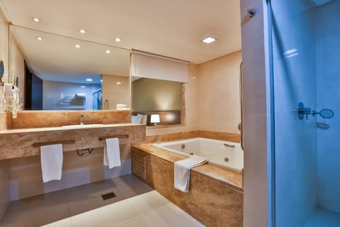 Deluxe Suite, 1 King Bed | Bathroom | Free toiletries, hair dryer, towels, soap