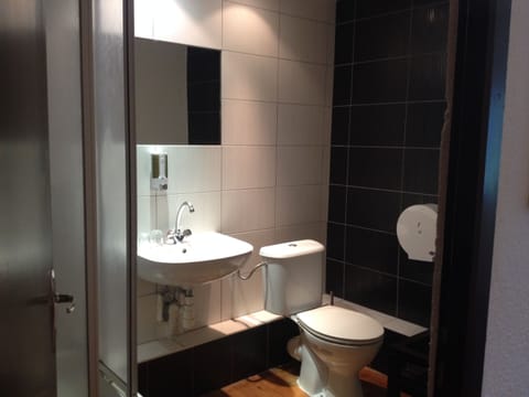 Standard Double Room, Ensuite | Bathroom